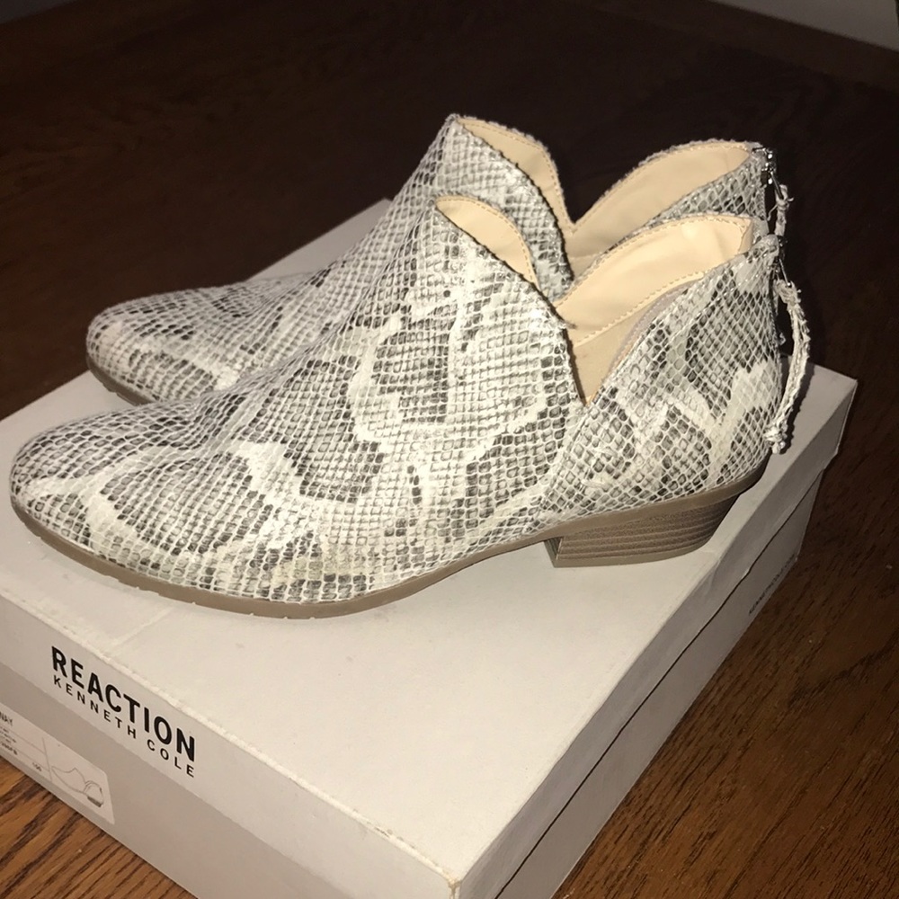 Kenneth Cole ankle booties